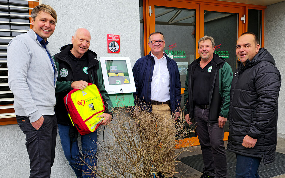 Gruppenbild am AED